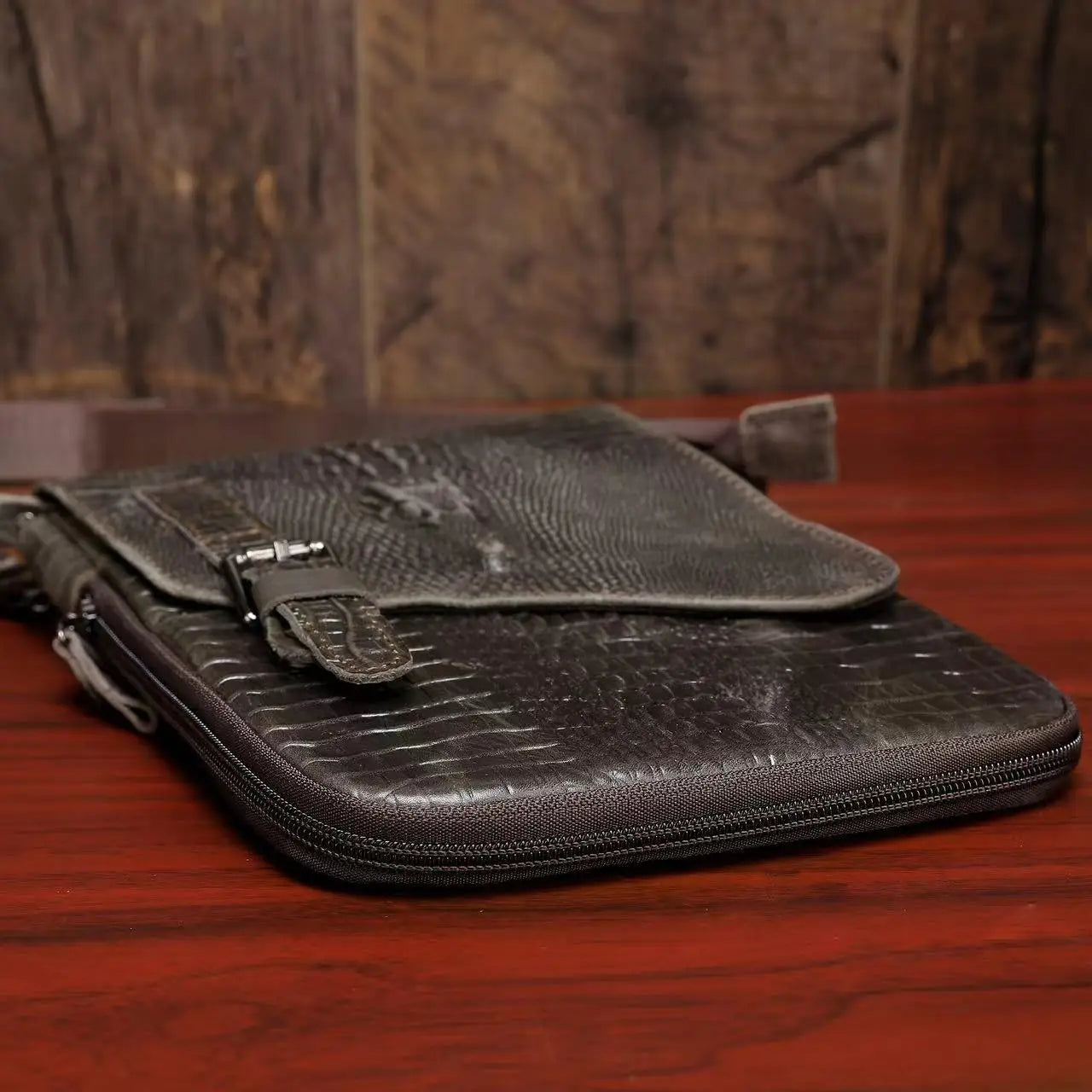 Alligator Crocodile Pattern Men’s Cow Leather Shoulder Bag