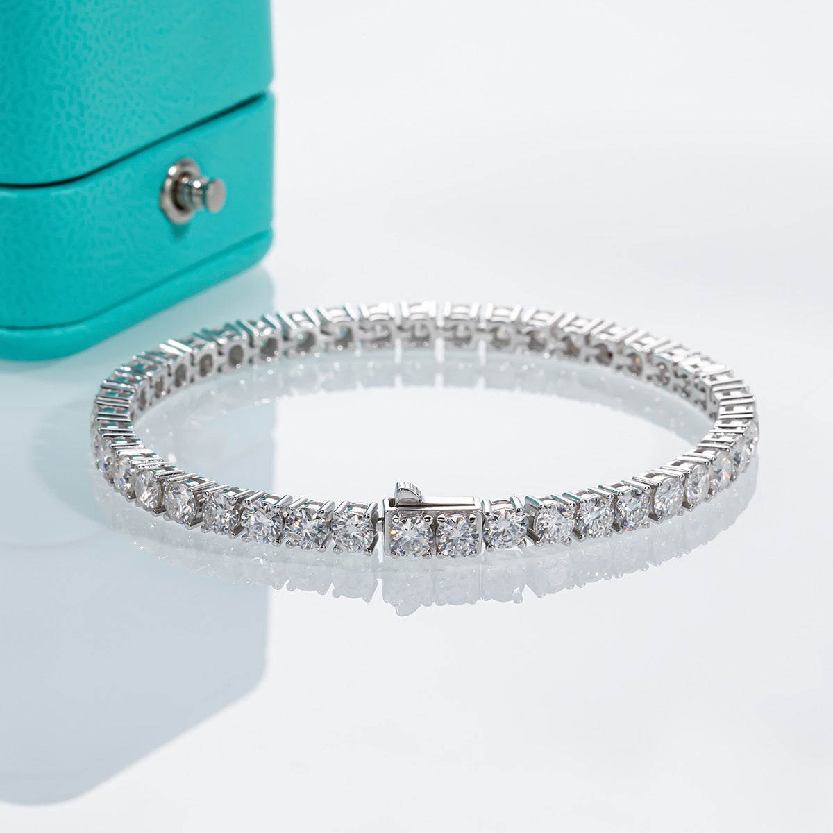 diamond-tennis-bracelet-for-woman.jpg